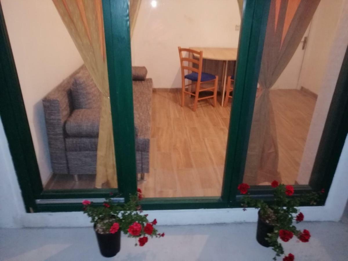 Apartman Milica Golubic  ภายนอก รูปภาพ